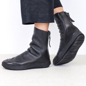 Trippen Swan Shovel Black Leather High Ankle Boots EU 39 (US 8.5-9)